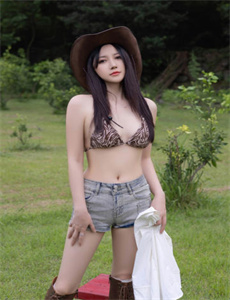 《他揉捏她两乳不停呻吟》