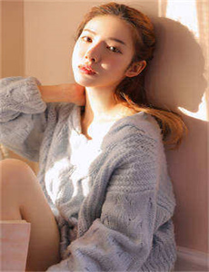 《操美女免费网站》