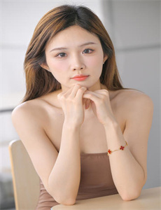 《男人和女人在做性视频》