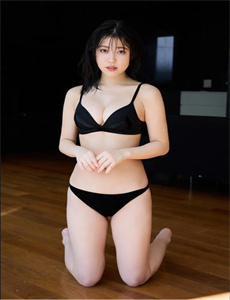 《欧美丰胸肥臀》