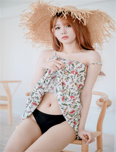 《日韩翘臀美女》
